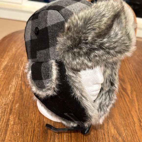 Nwot. Faux fur hat - Picture 5 of 9